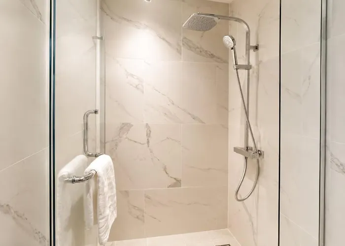 Rca Hub Pool And Massage In Thonglor