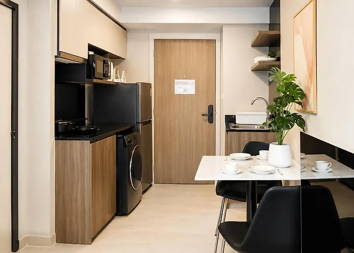Rca Hub Pool And Massage In Thonglor 公寓式飯店 曼谷